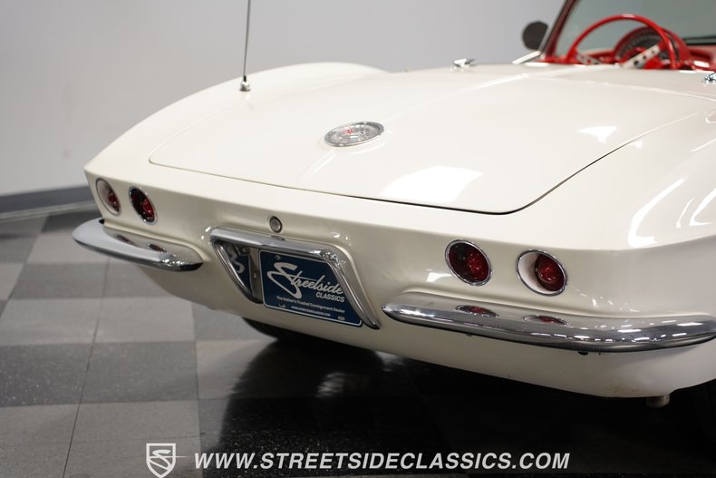 Unknown-Corvette-1961-White-Red-36