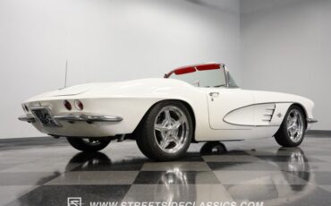 Unknown-Corvette-1961-White-Red-37