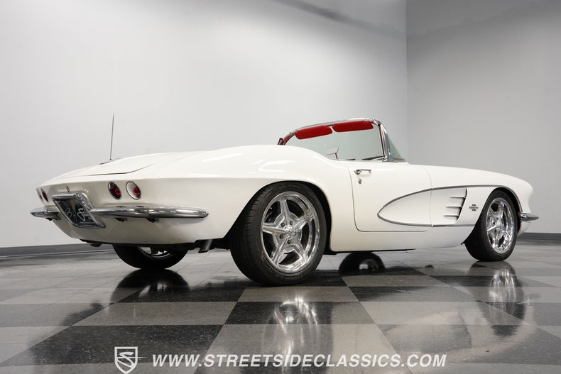 Unknown-Corvette-1961-White-Red-37