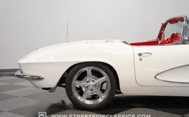 Unknown-Corvette-1961-White-Red-39