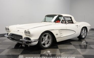 Unknown-Corvette-1961-White-Red-4