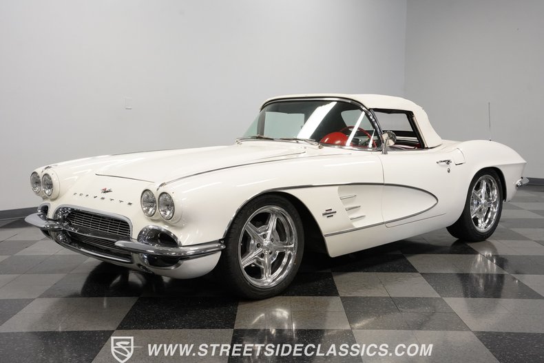 Unknown-Corvette-1961-White-Red-4