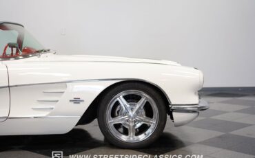 Unknown-Corvette-1961-White-Red-40