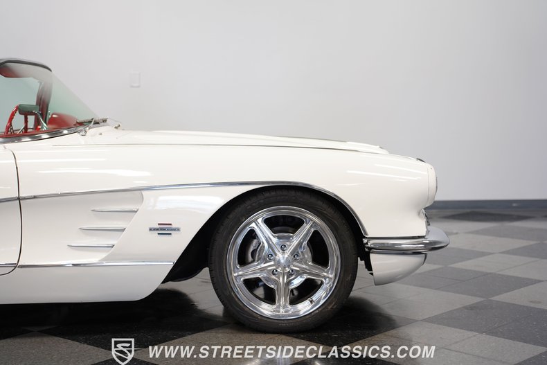 Unknown-Corvette-1961-White-Red-40