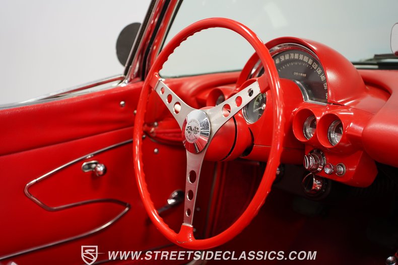 Unknown-Corvette-1961-White-Red-44