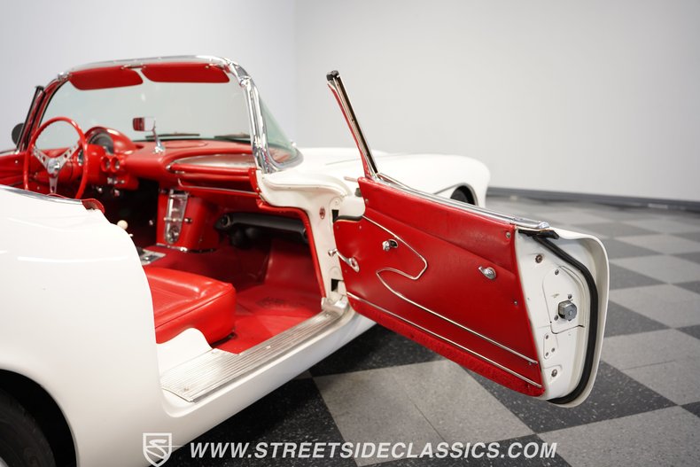 Unknown-Corvette-1961-White-Red-47