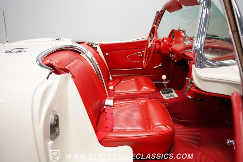 Unknown-Corvette-1961-White-Red-48