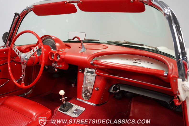 Unknown-Corvette-1961-White-Red-49