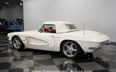 Unknown-Corvette-1961-White-Red-6