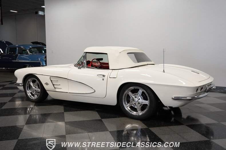 Unknown-Corvette-1961-White-Red-6