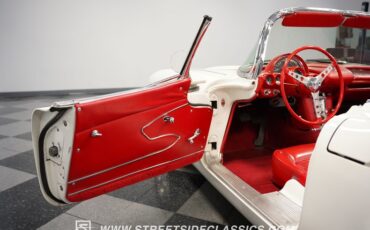 Unknown-Corvette-1961-White-Red-9