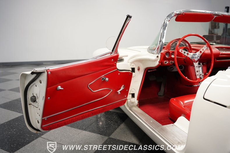 Unknown-Corvette-1961-White-Red-9