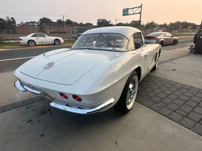Unknown-Corvette-1961-White