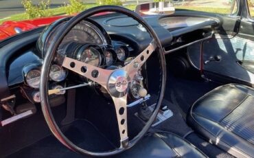 Unknown-Corvette-1961-red-and-white-black-1