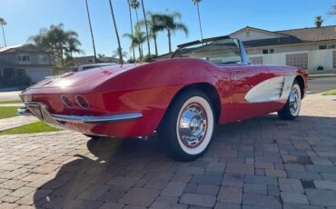 Unknown-Corvette-1961-red-and-white-black-10