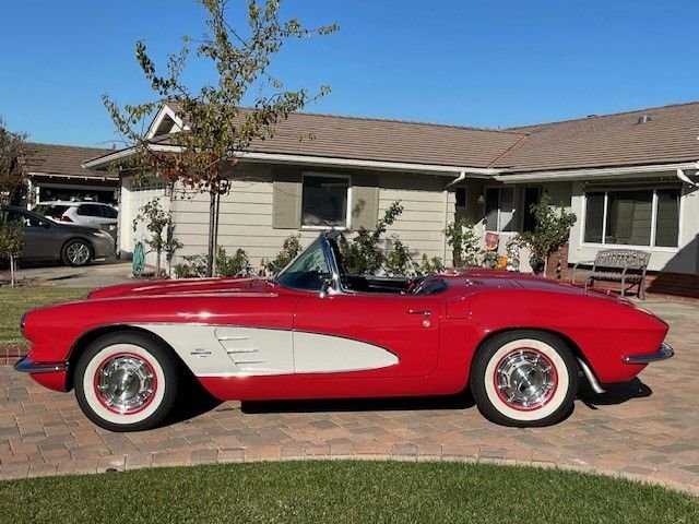 Unknown-Corvette-1961-red-and-white-black-12