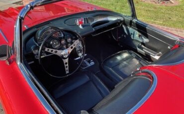 Unknown-Corvette-1961-red-and-white-black-13