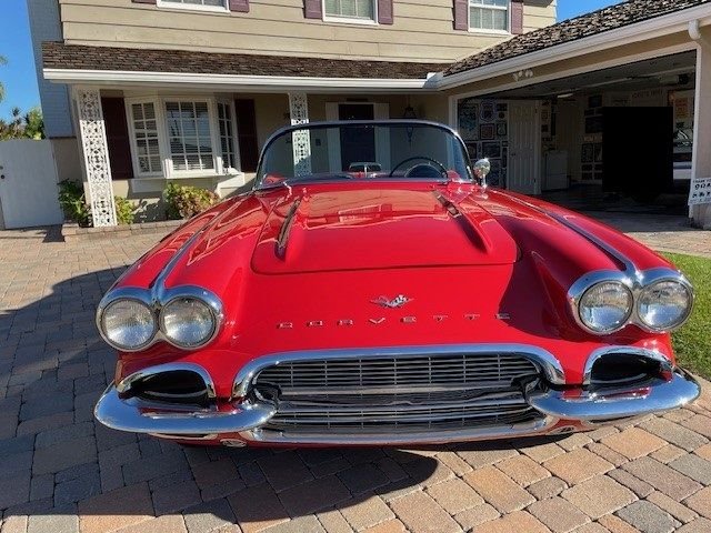 Unknown-Corvette-1961-red-and-white-black-14