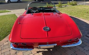 Unknown-Corvette-1961-red-and-white-black-15