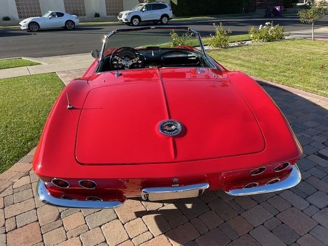 Unknown-Corvette-1961-red-and-white-black-15