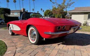 Unknown-Corvette-1961-red-and-white-black-17