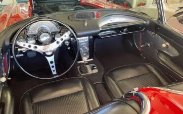 Unknown-Corvette-1961-red-and-white-black-3