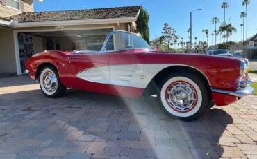 Unknown-Corvette-1961-red-and-white-black-5