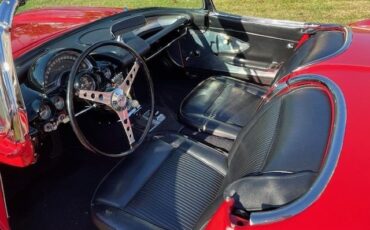Unknown-Corvette-1961-red-and-white-black-7