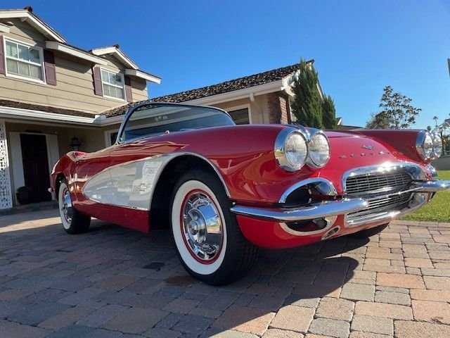 Unknown-Corvette-1961-red-and-white-black-8