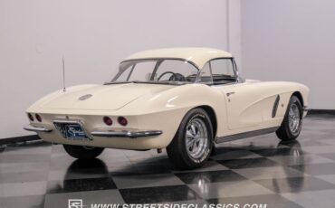 Unknown-Corvette-1962-Ermine-White-Black-1