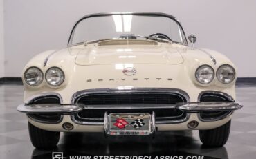 Unknown-Corvette-1962-Ermine-White-Black-11