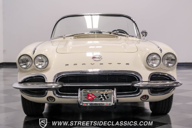 Unknown-Corvette-1962-Ermine-White-Black-11