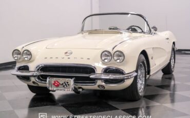 Unknown-Corvette-1962-Ermine-White-Black-12