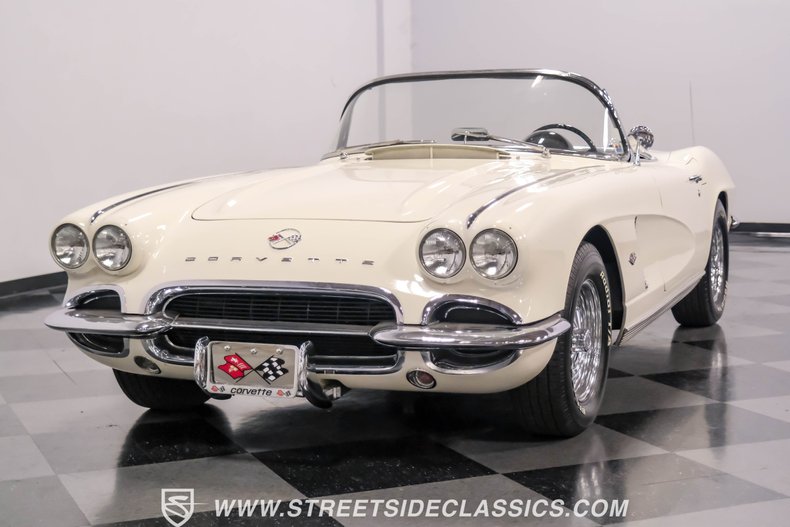 Unknown-Corvette-1962-Ermine-White-Black-12