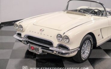 Unknown-Corvette-1962-Ermine-White-Black-13