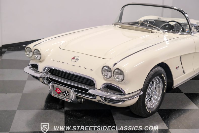 Unknown-Corvette-1962-Ermine-White-Black-13