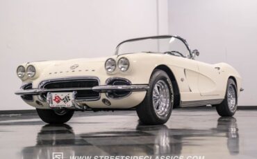 Unknown-Corvette-1962-Ermine-White-Black-15