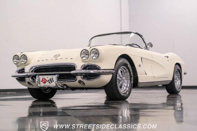 Unknown-Corvette-1962-Ermine-White-Black-15