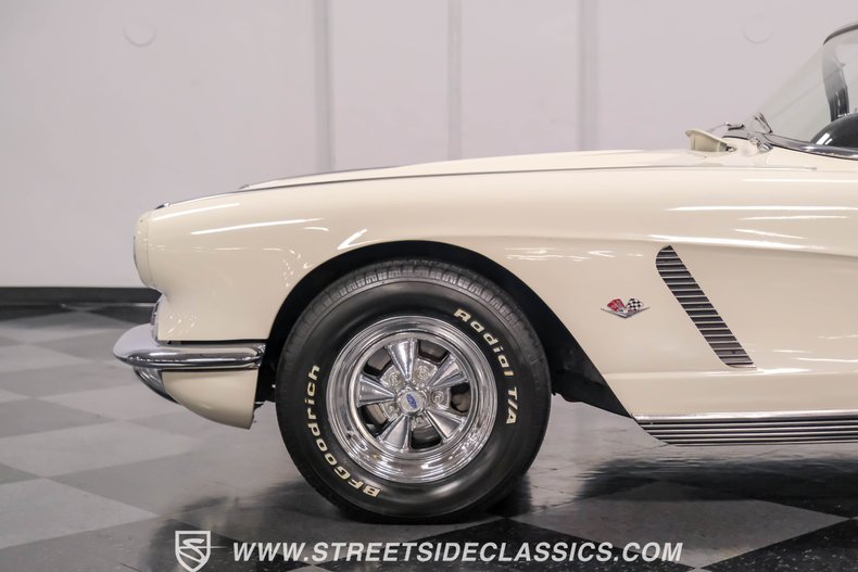 Unknown-Corvette-1962-Ermine-White-Black-17