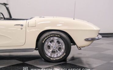 Unknown-Corvette-1962-Ermine-White-Black-18