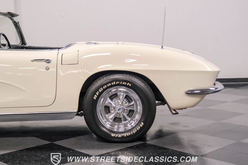 Unknown-Corvette-1962-Ermine-White-Black-18