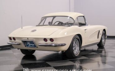 Unknown-Corvette-1962-Ermine-White-Black-19