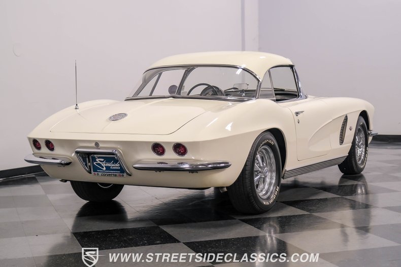 Unknown-Corvette-1962-Ermine-White-Black-19