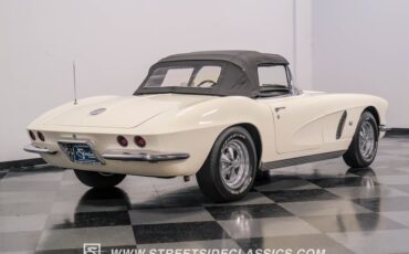Unknown-Corvette-1962-Ermine-White-Black-2