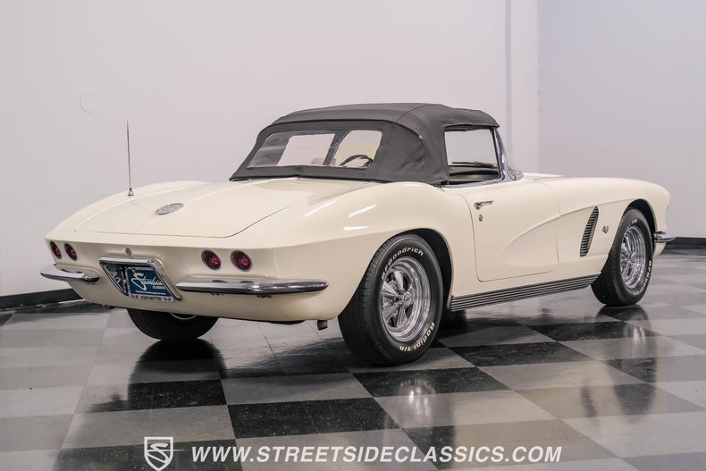 Unknown-Corvette-1962-Ermine-White-Black-2