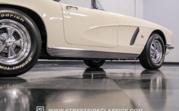 Unknown-Corvette-1962-Ermine-White-Black-21