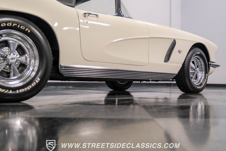 Unknown-Corvette-1962-Ermine-White-Black-21