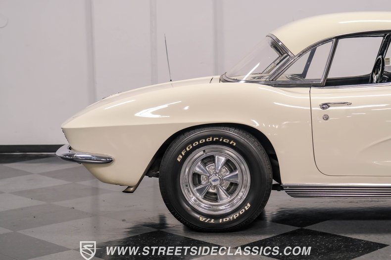 Unknown-Corvette-1962-Ermine-White-Black-22