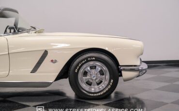 Unknown-Corvette-1962-Ermine-White-Black-23