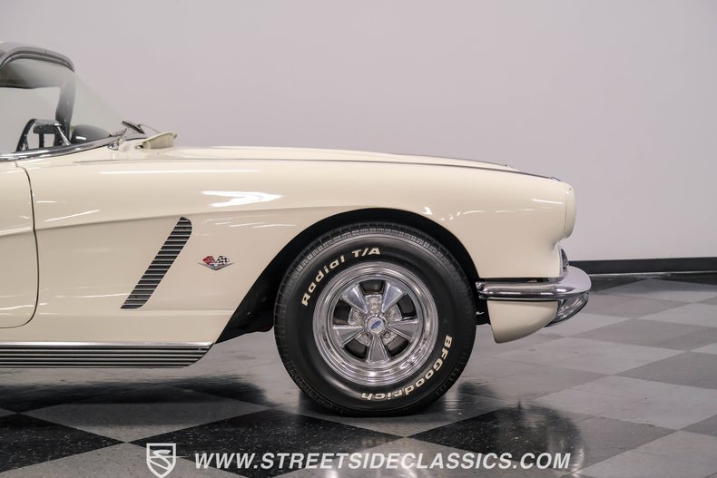 Unknown-Corvette-1962-Ermine-White-Black-23